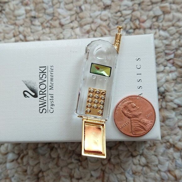 Swarovski Crystal collectors item - Miniature Figurine of a Flip cell phone - Picture 6 of 6